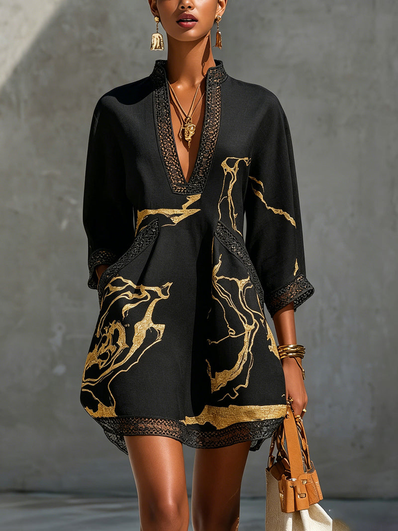 Donatella | Mini Vestido Negro con Estampado de Mármol Dorado y Encaje de Ganchillo