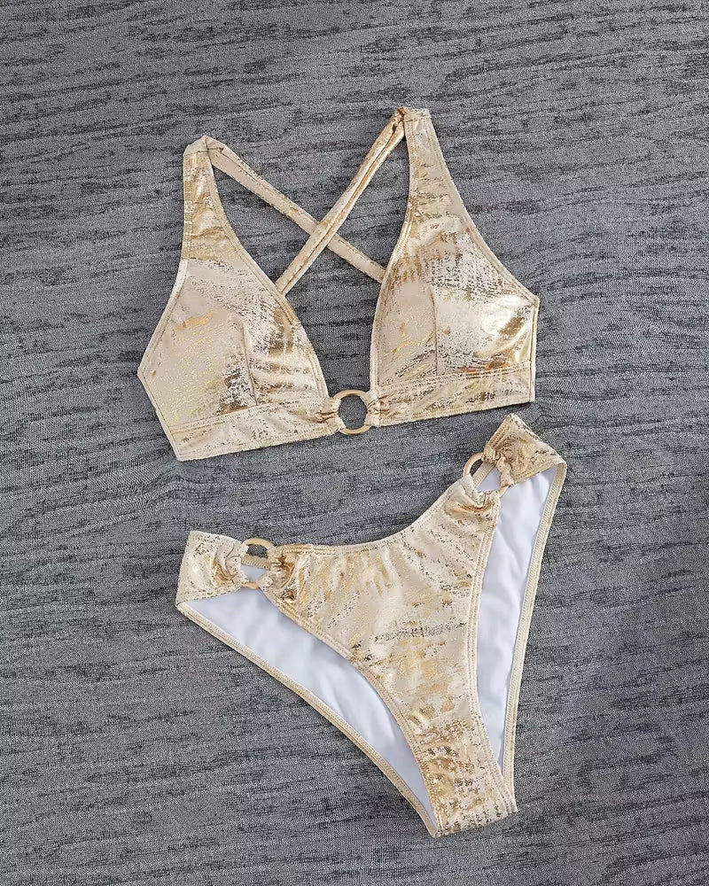 Bikini con diseño de hebilla metálica