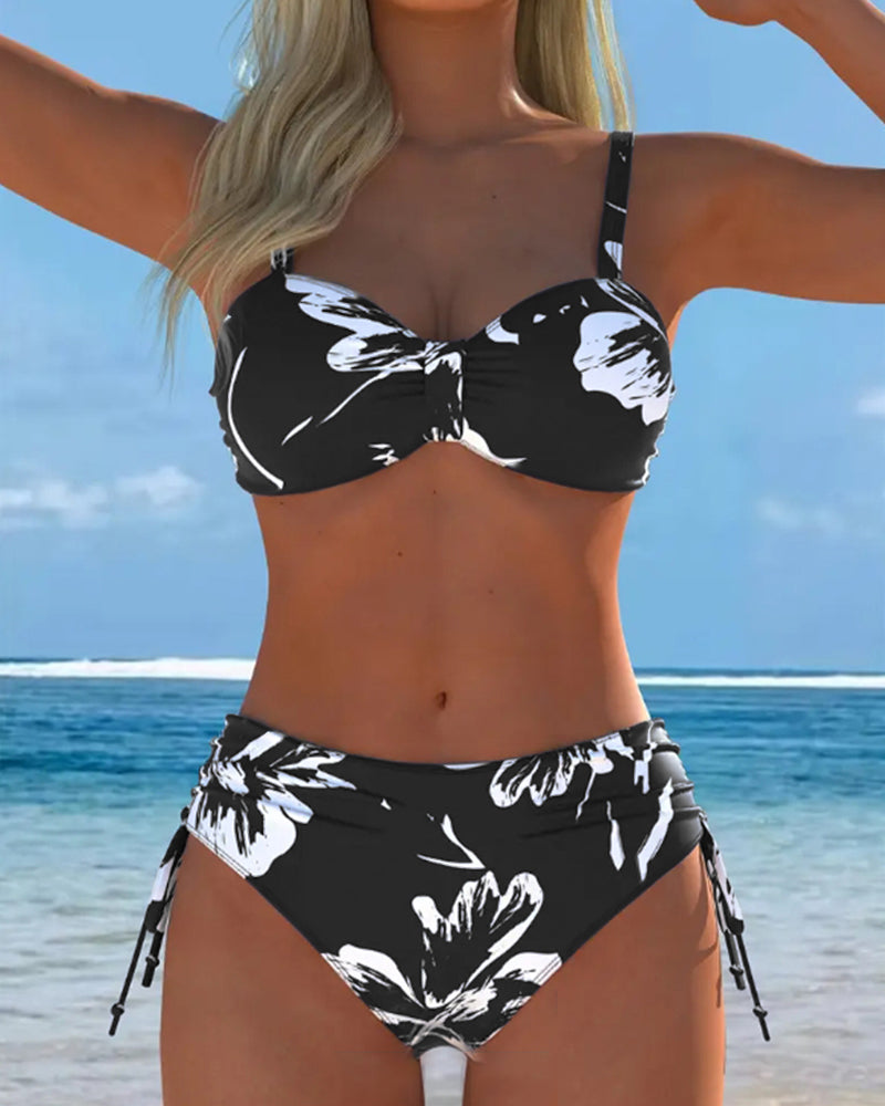 Bikini de dos piezas de cuello alto con estampado