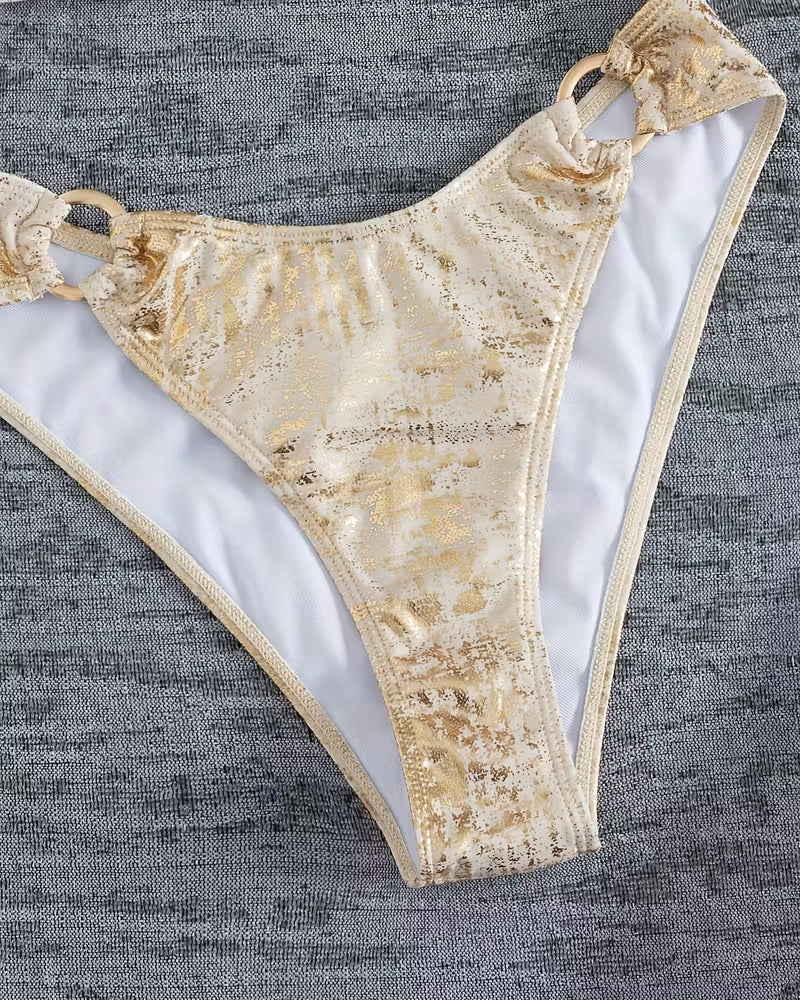 Bikini con diseño de hebilla metálica