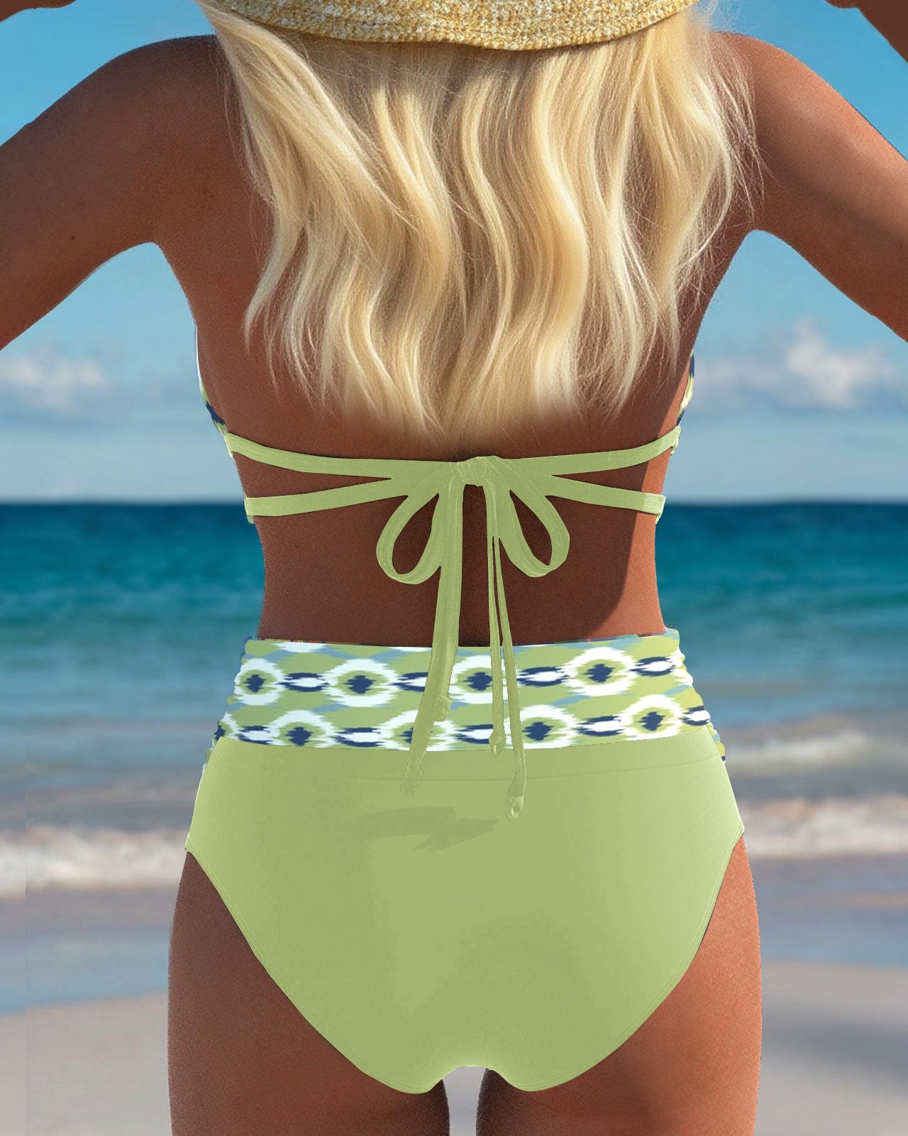 Bikini sexy con escote en V profundo y abertura estampada