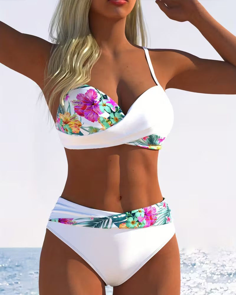 Bikini tipo bralette con estampado en contraste